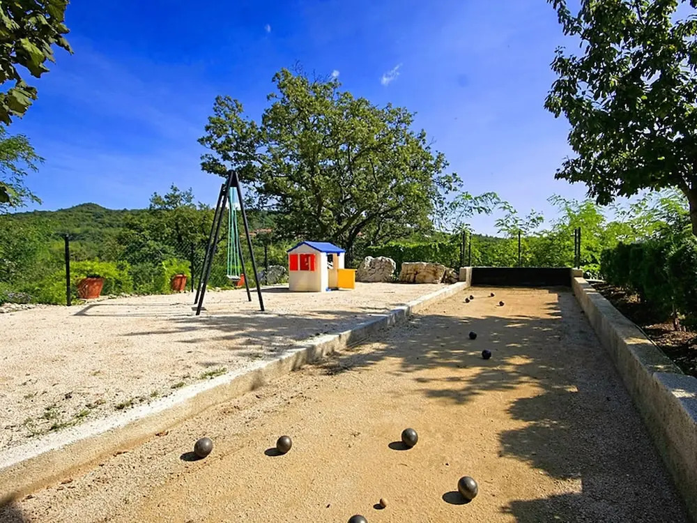 Modern Villa With Private Swimming Pool and Jacuzzi in the Green Part of Istria