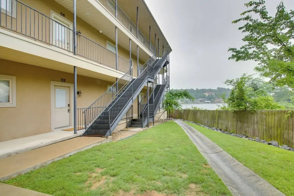 Pool & Lake Hamilton Access: Hot Springs Condo!