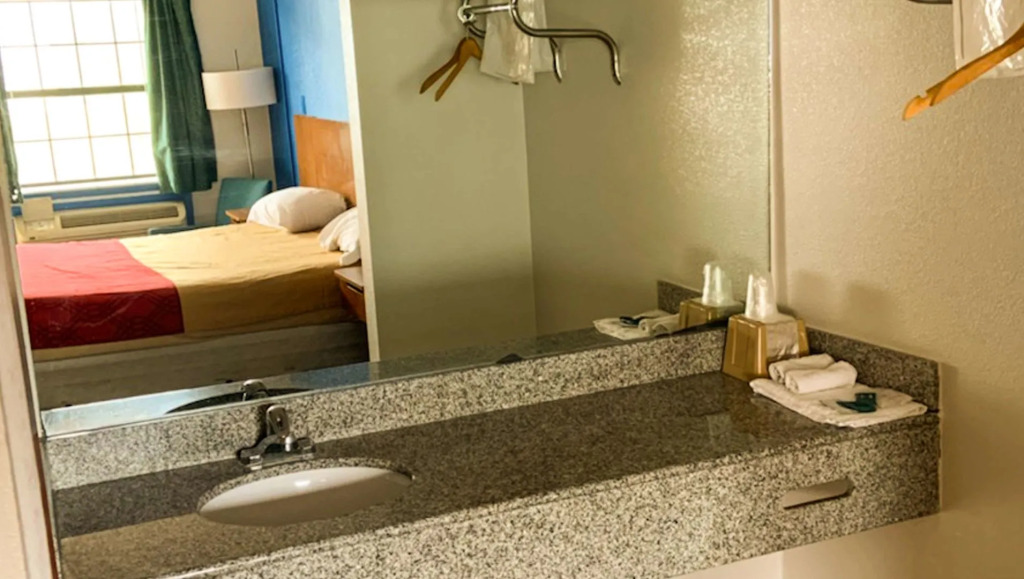 Luxury Inn Forrest City