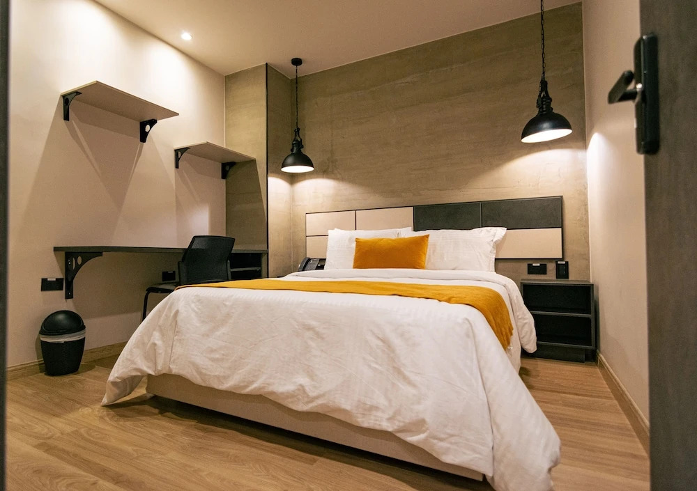 Balmoral Plaza Hotel