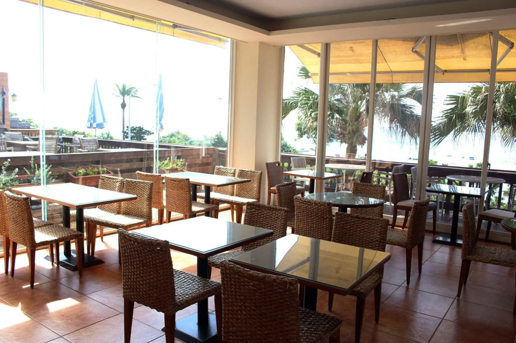 Haku Beach Days Inn