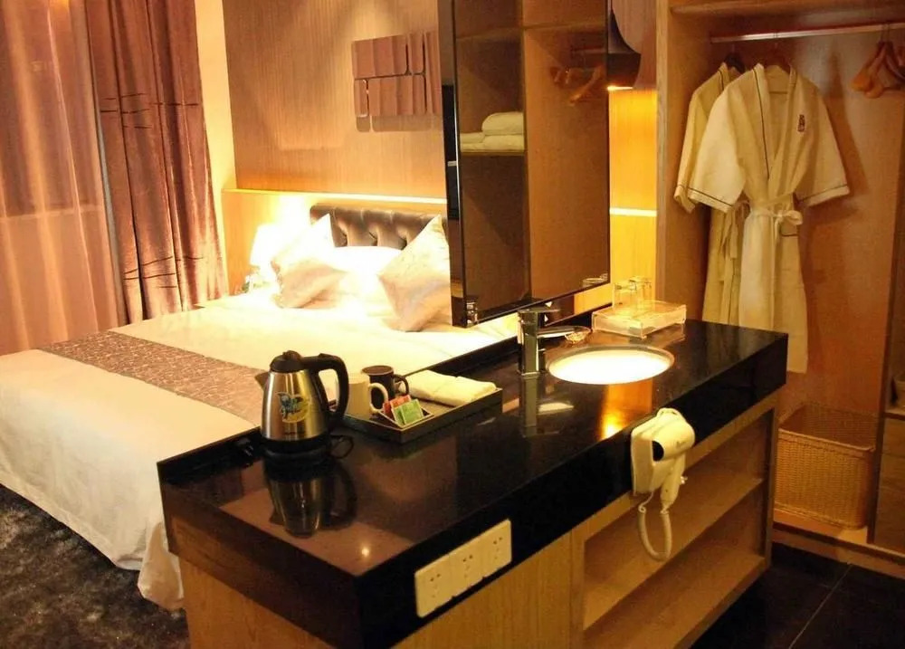 Libo Selected Hotels (Shanghai Wanda Plaza Tonghe New Village Subway Station Branch)