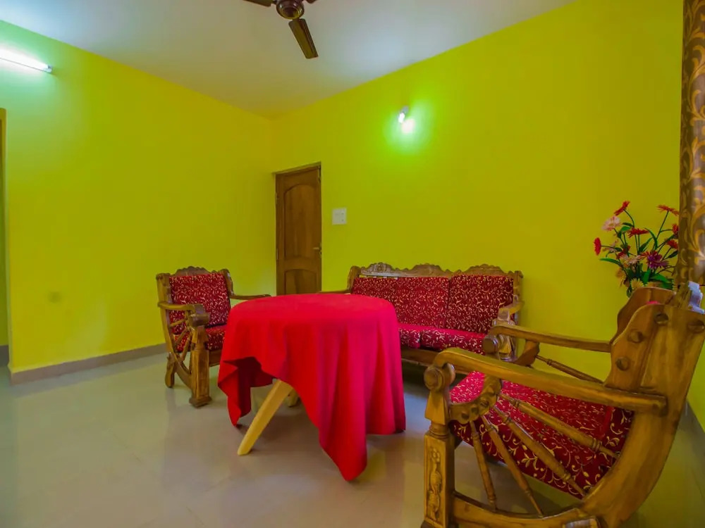 OYO 14484 Home 2BHK With Balcony Utorda Beach
