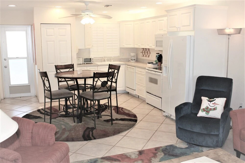 Jamaica Royale 097 - 2 Br Condo