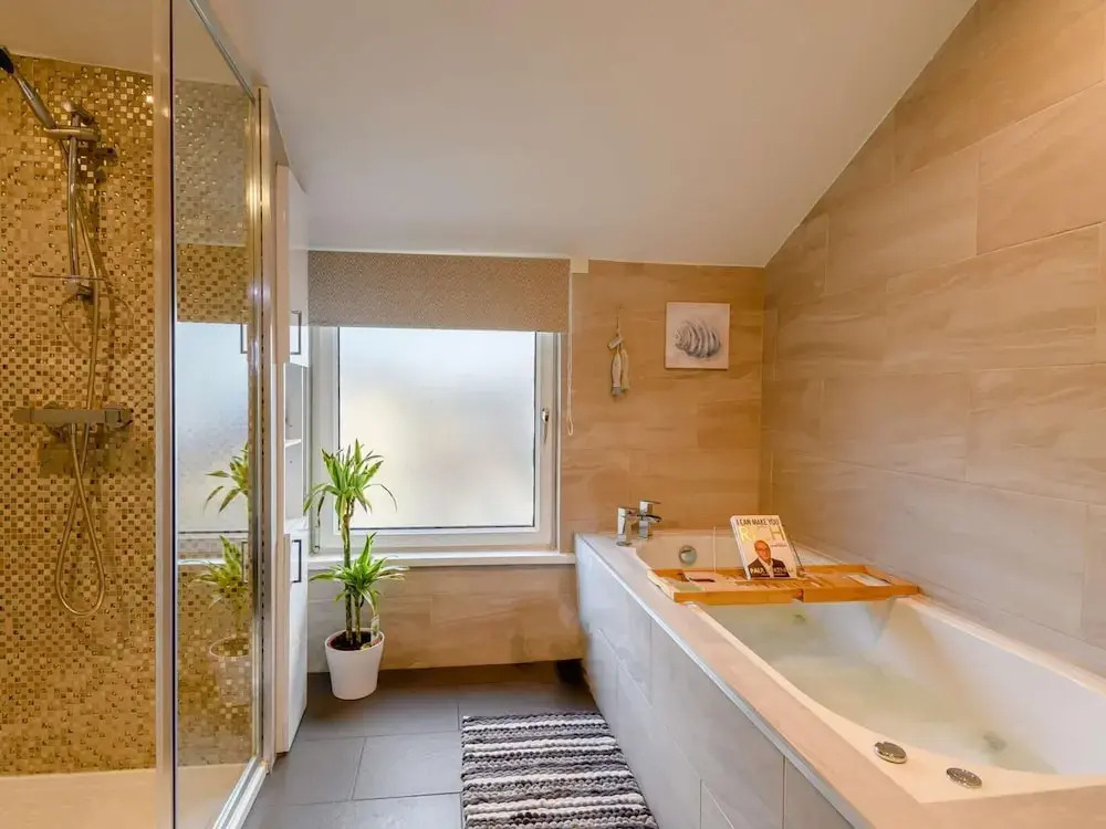 Nirvana Apartment Sunniest Spot in Scarborough