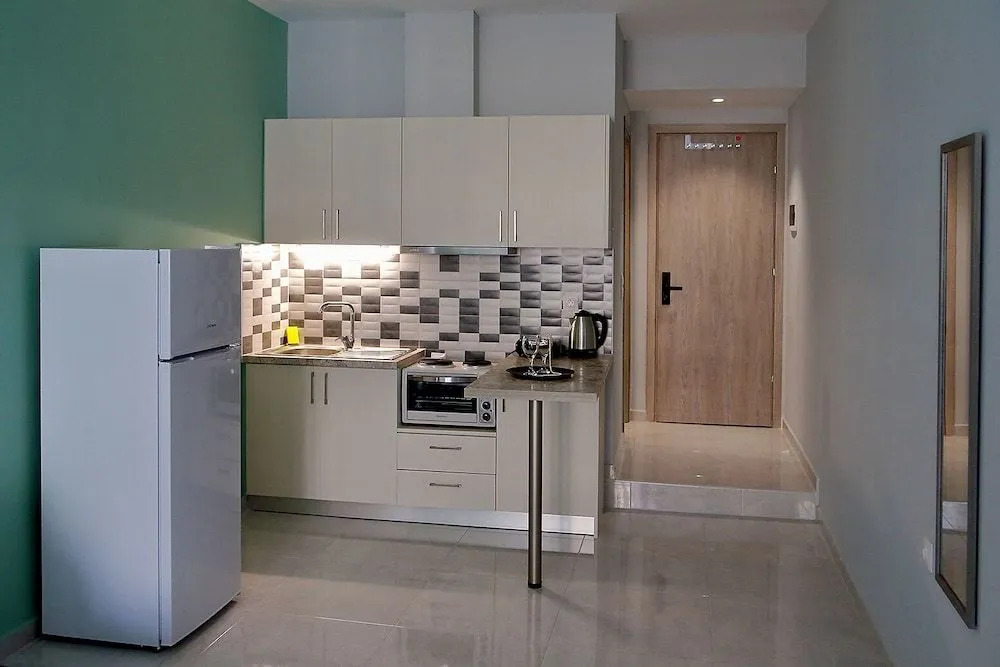 Menta Studios, next to metro station, smart tv