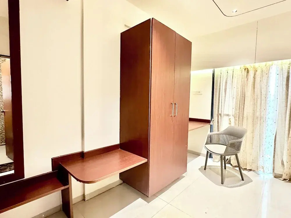 StayBird - Azure Suites, Business Hotel