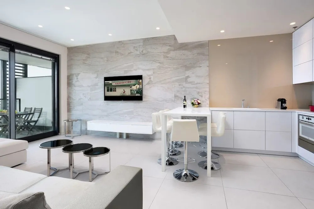 Lovely 1BR in White city by HolyGuest