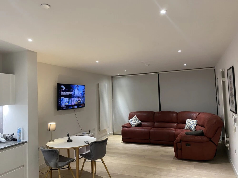 Immaculate 1-bed Condo in Royal Wharf London