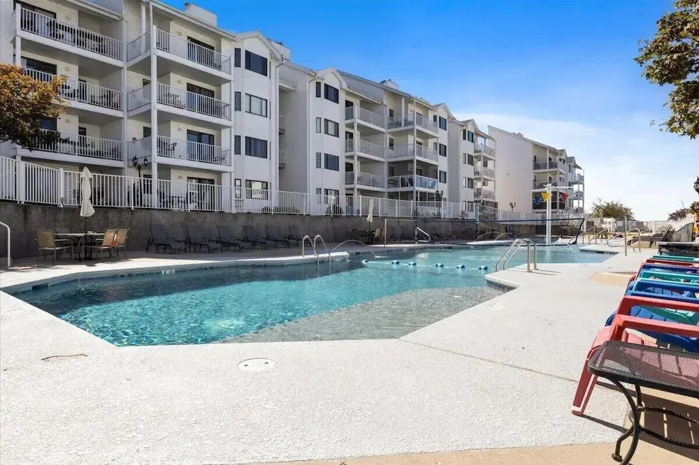 Lakefront Osage Beach Condo + Workspace w/ Pool Views