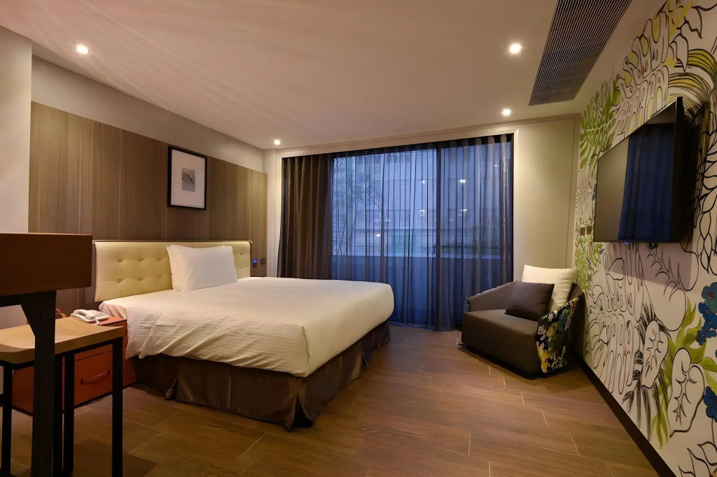3 Door Hotel