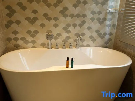 Xiamen Baihaishu Hotel (Huanghua Beach, Huandao Road)