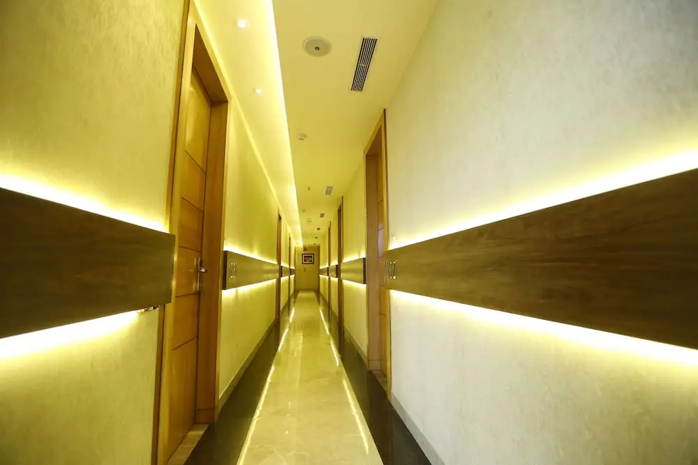 Hotel Gurveer Royal