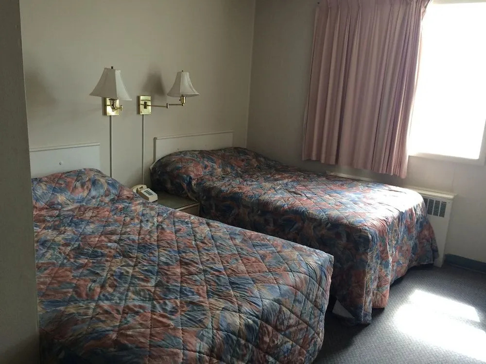 Swan Hills Hotel