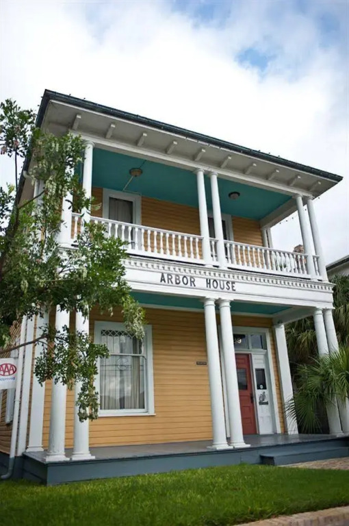 Arbor House Suites