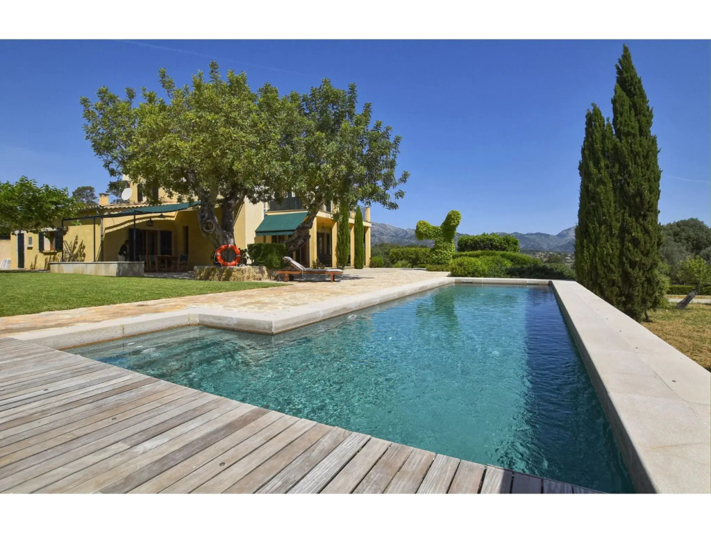 Beautiful country house with pool and views of the Tramuntana for 8 people
