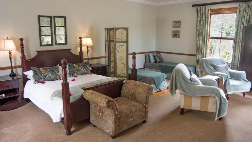 Leeuwenbosch Shearers Lodge - Amakhala Game Reserve