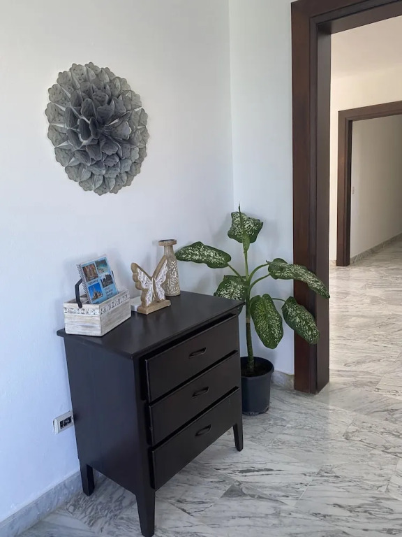2 Minutes Walk to Beach Huge 3 bdrm Condo with Pool