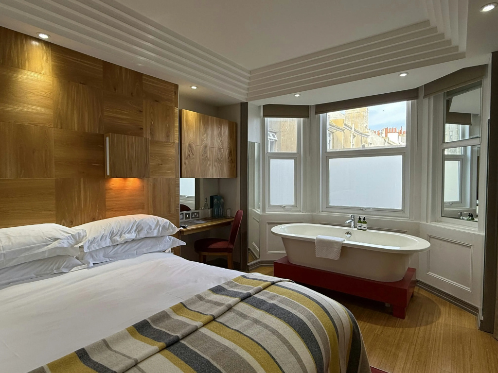 Drakes Hotel