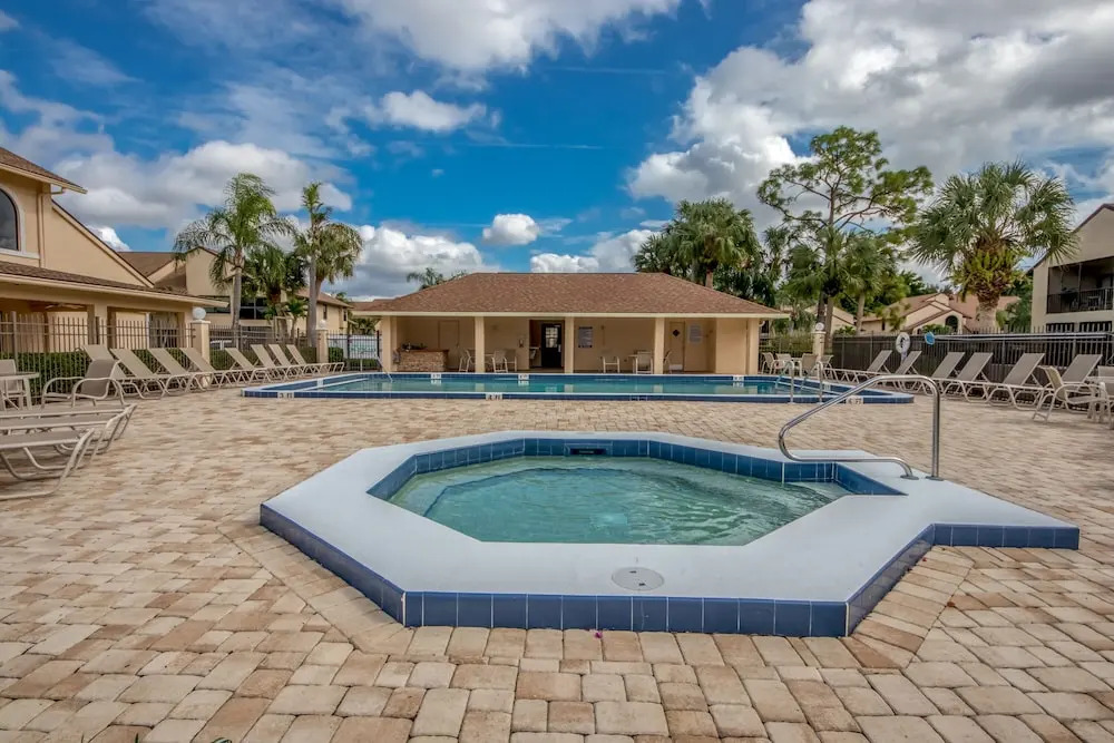 Charter Club Condo - Roelens Vacations