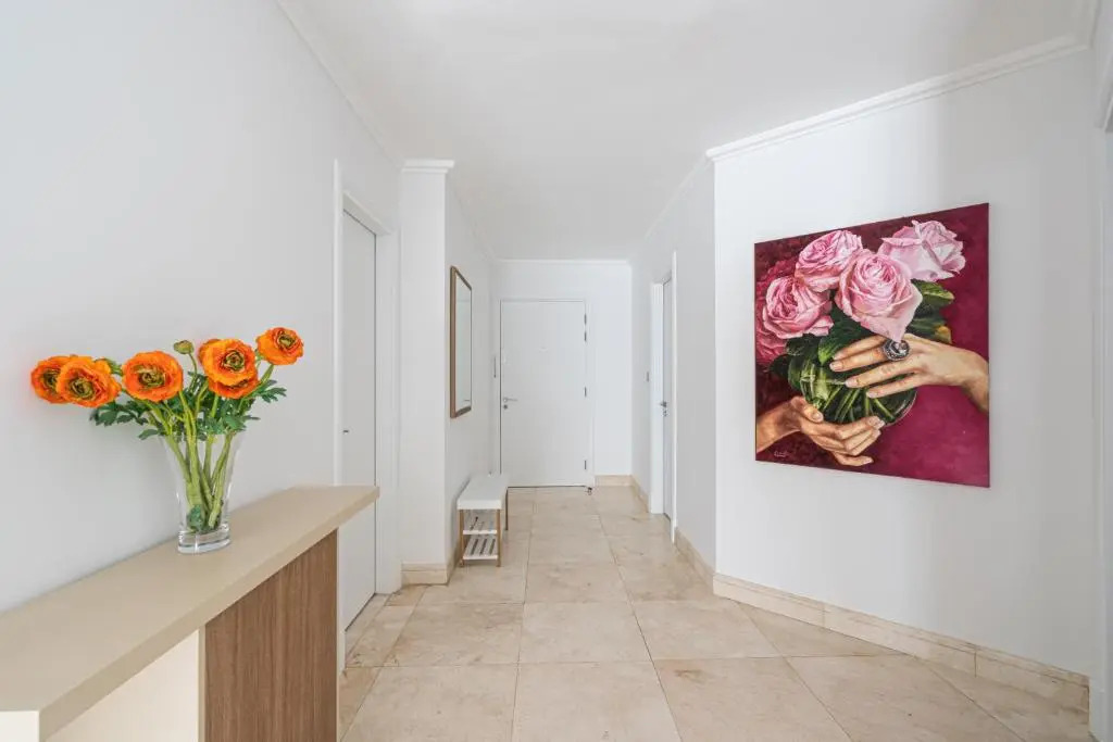 HiGuests - Luxurious 1BR in Palms with Private Beach Access