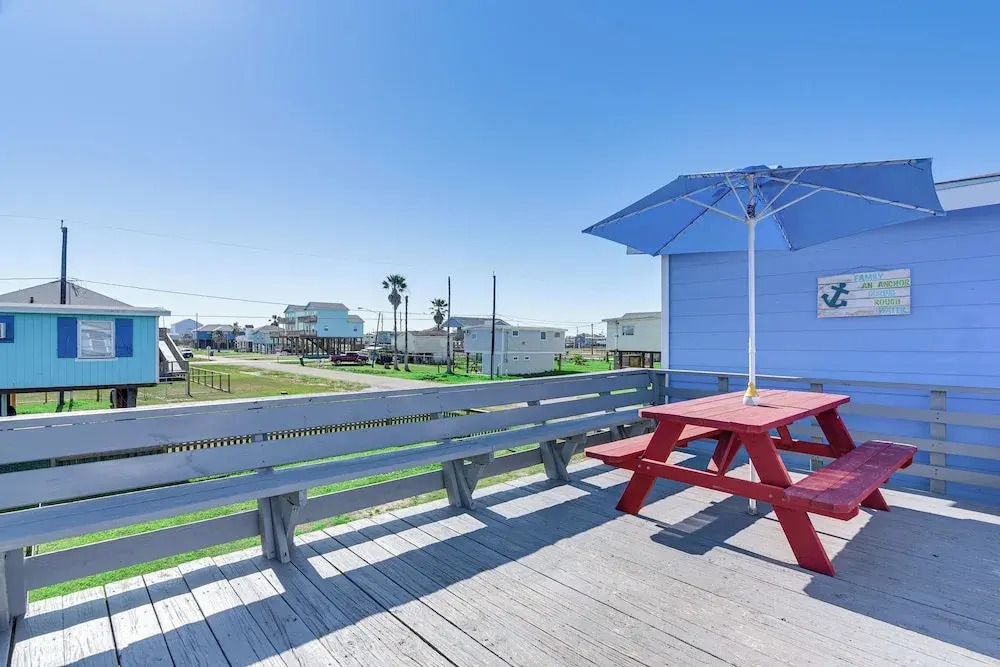 1 Mi to Surfside Beach: Bbq-ready Home in Freeport