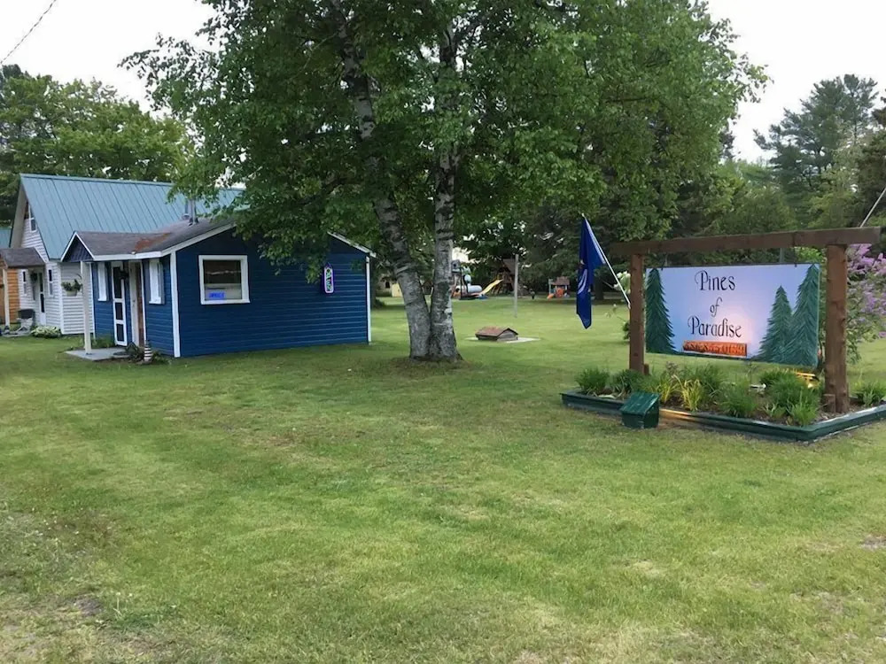 #6 - Casablanca 1 Bedroom Cabin by RedAwning