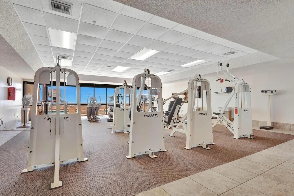 Beachfront Condo w/ View & Pool, Sleeps 8