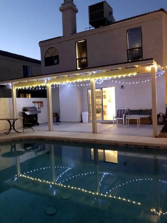 Summerlin Sensation Splash in the Pool