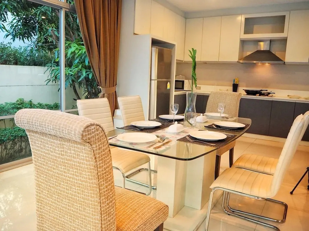AnB Pool Villa 3BR Glass House in Pattaya