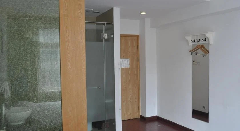 Yihao Business Hotel