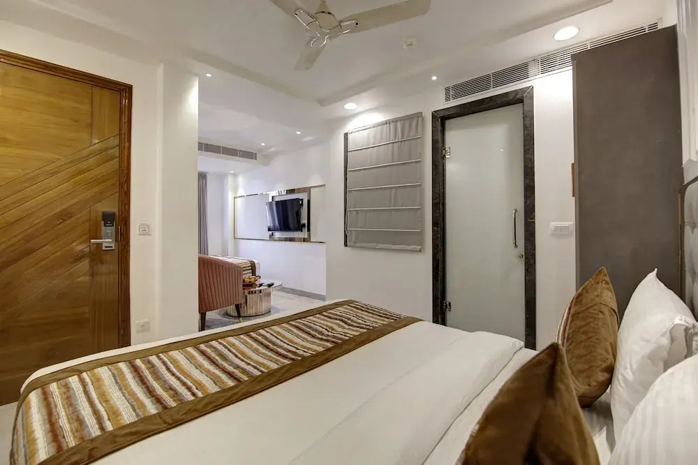Hotel Kaca Inn - Near New Delhi Railway Station & Connaught Place