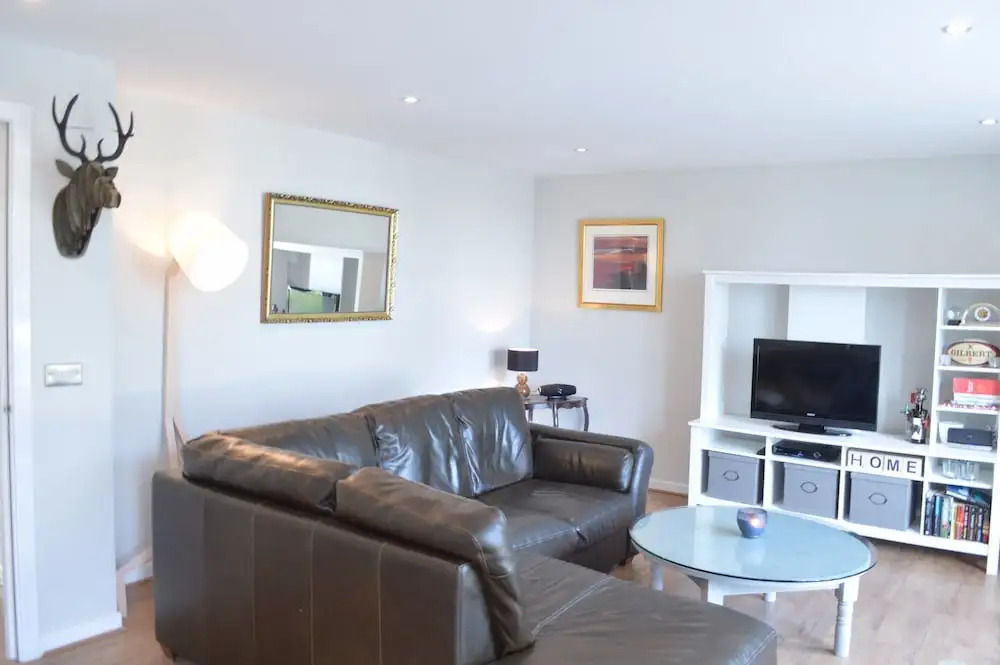 2 Bedroom Apartment By The Sea