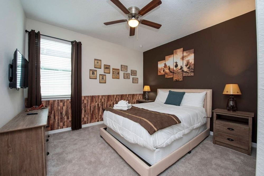 9BR Home w/ Private Pool Solara Resort