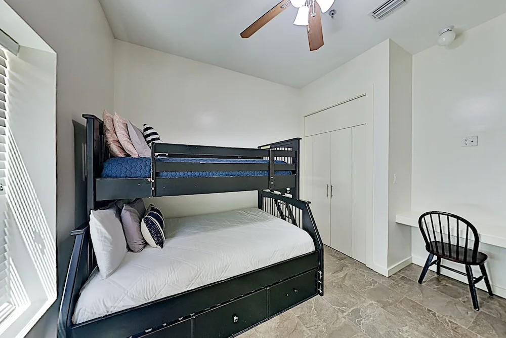 150pb101 3 Bedroom Condo
