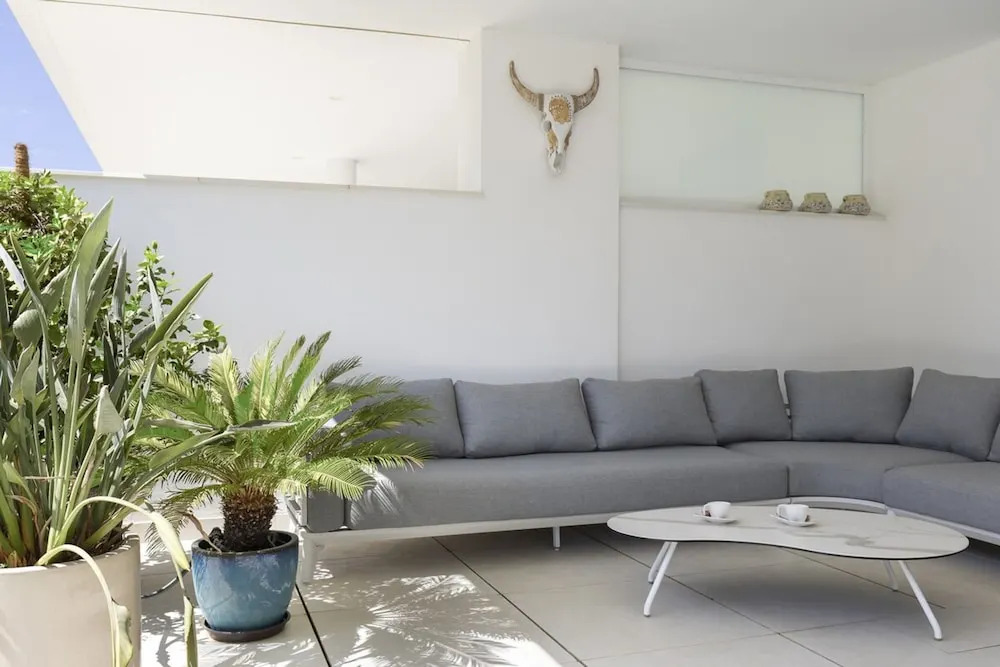 Exclusive Apartment With Garden in Higueron