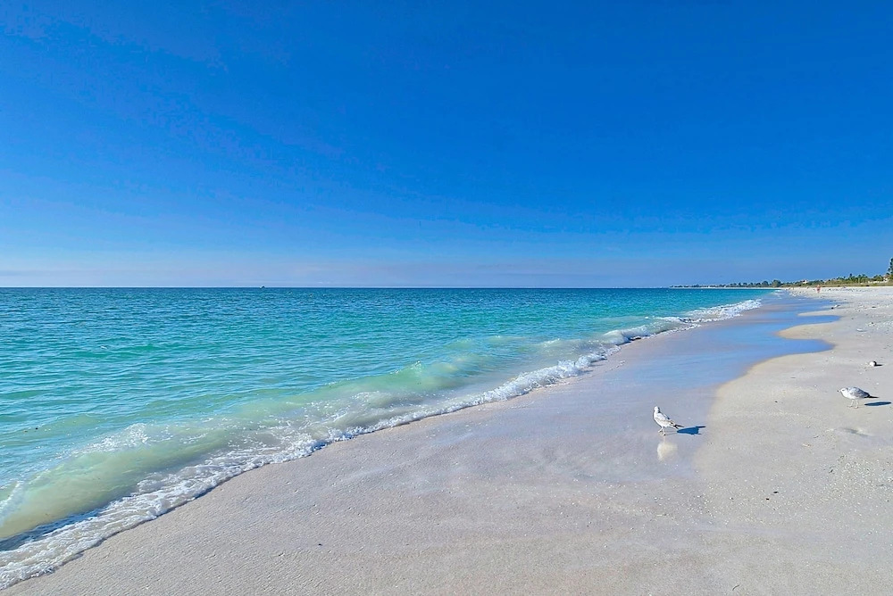 Lido Beach Home 4 Bedrooms 4 Bathrooms Home
