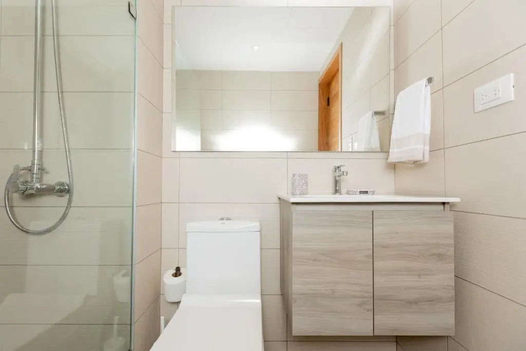 1 Bedroom Apt with Pool, 5 Minutes From Beach