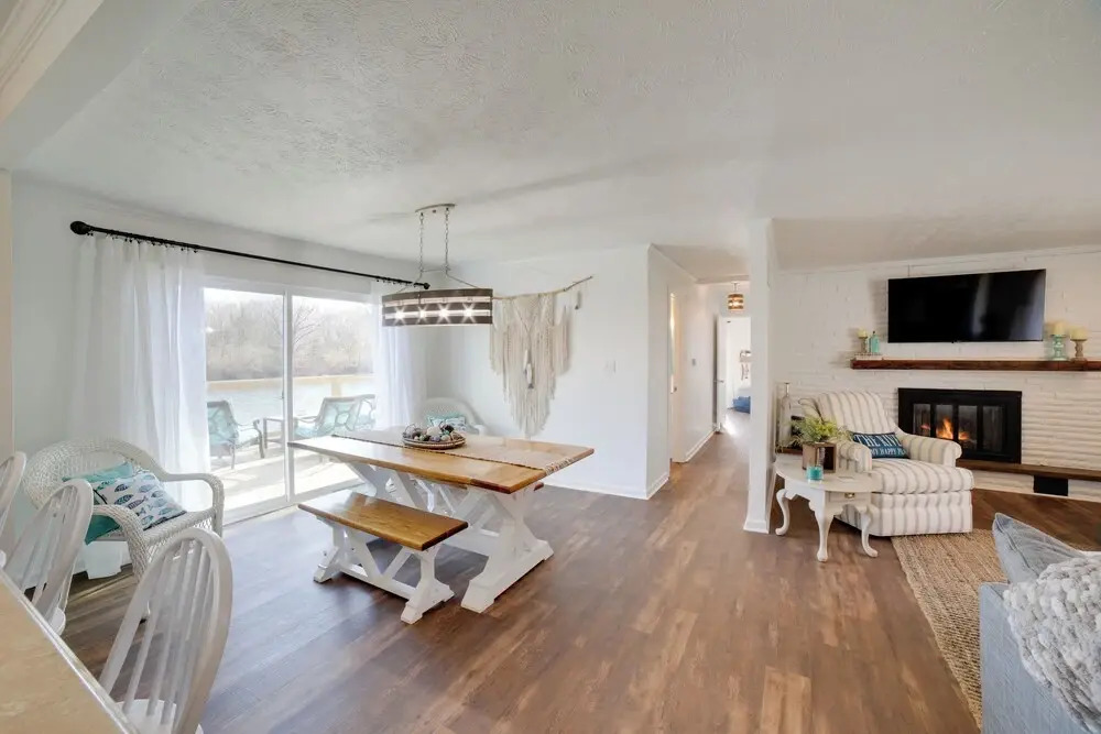 Charming Riverfront Retreat in Monticello