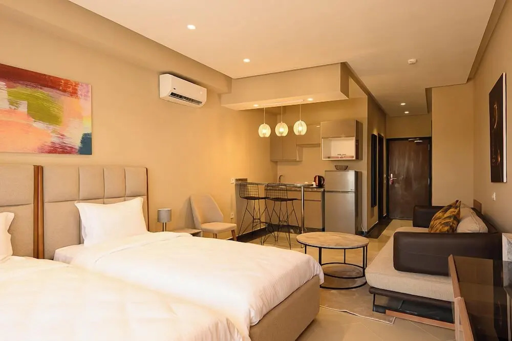 Отель Playa Del Pacha Suites
