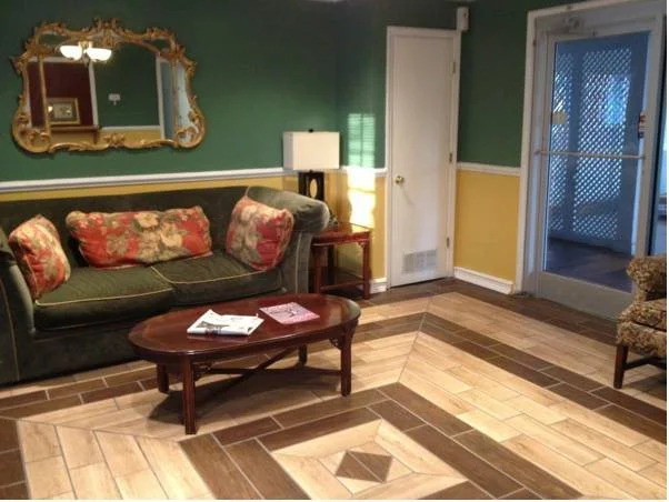 Winton Inn & Suites