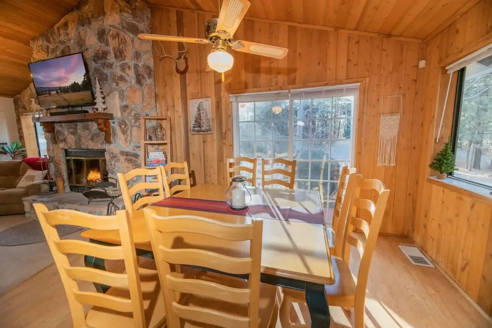 Fox Pines Retreat - Open Floor Plan With Foosball, Ping Pong, And A Hot Tub! 3 Bedroom Cabin