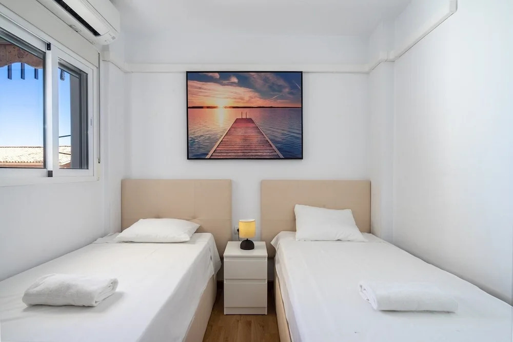 Tasteful Apartment Near the Beach Ref 107