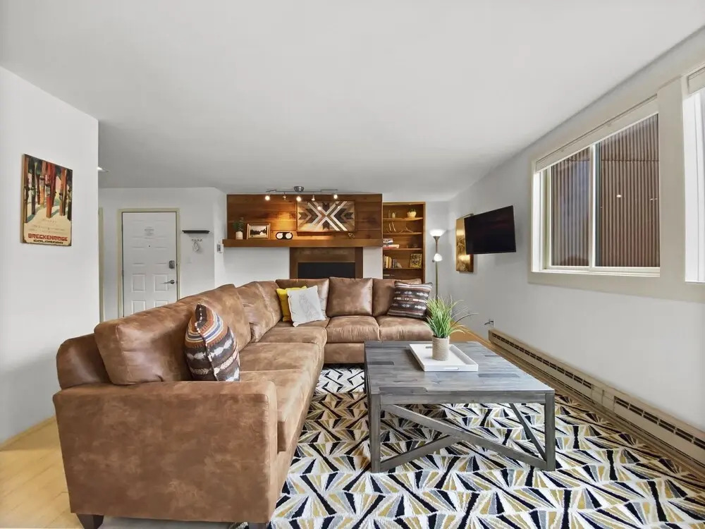 Ski Hill 40 2 Bedroom Condo by RedAwning