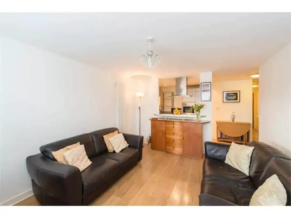Modern Apartment With Free Parking