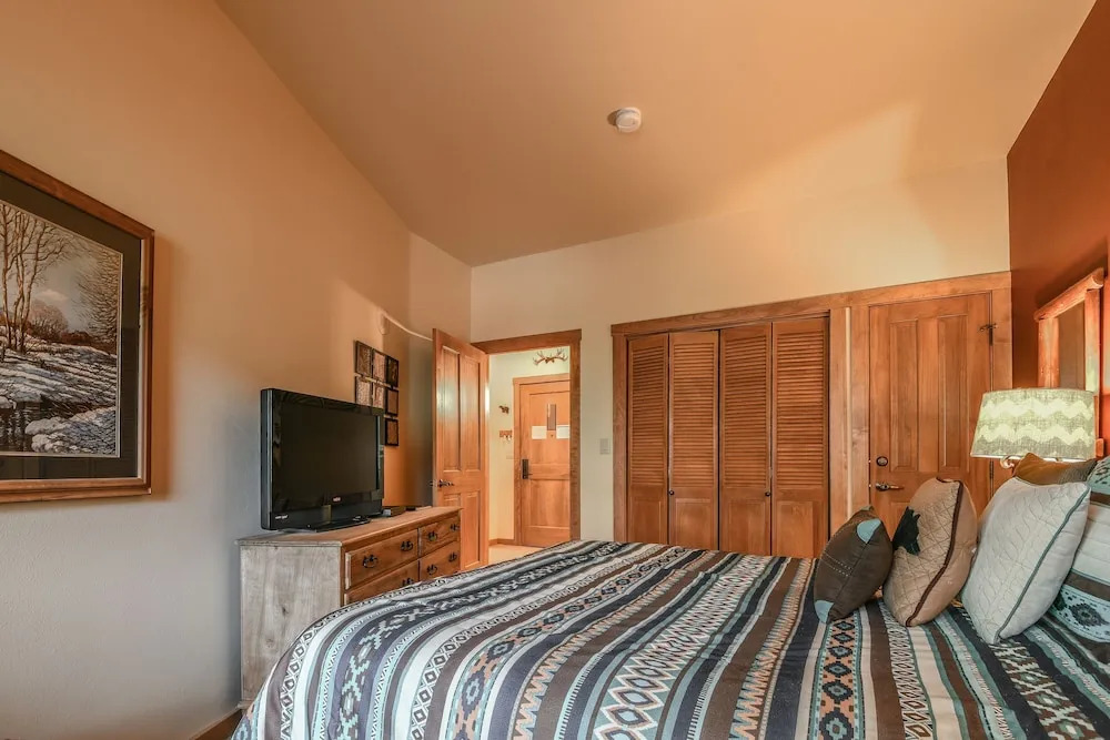 Arapahoe Lodge by Summit County Mountain Retreats