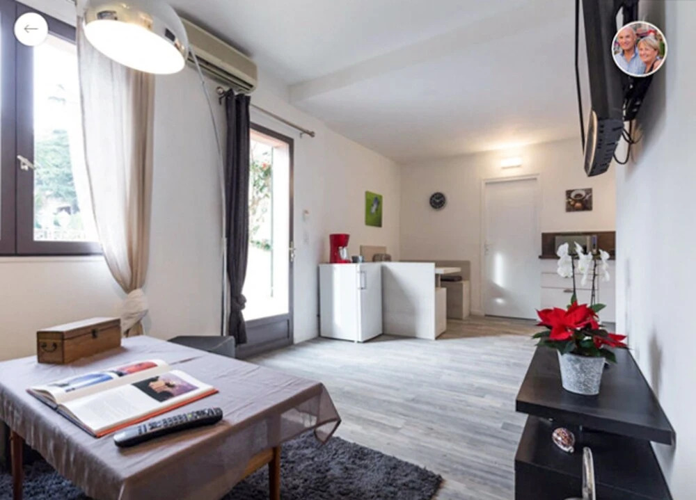A Gorgeous, 2-bedroom Apartment in a Villa With Beautiful sea View and