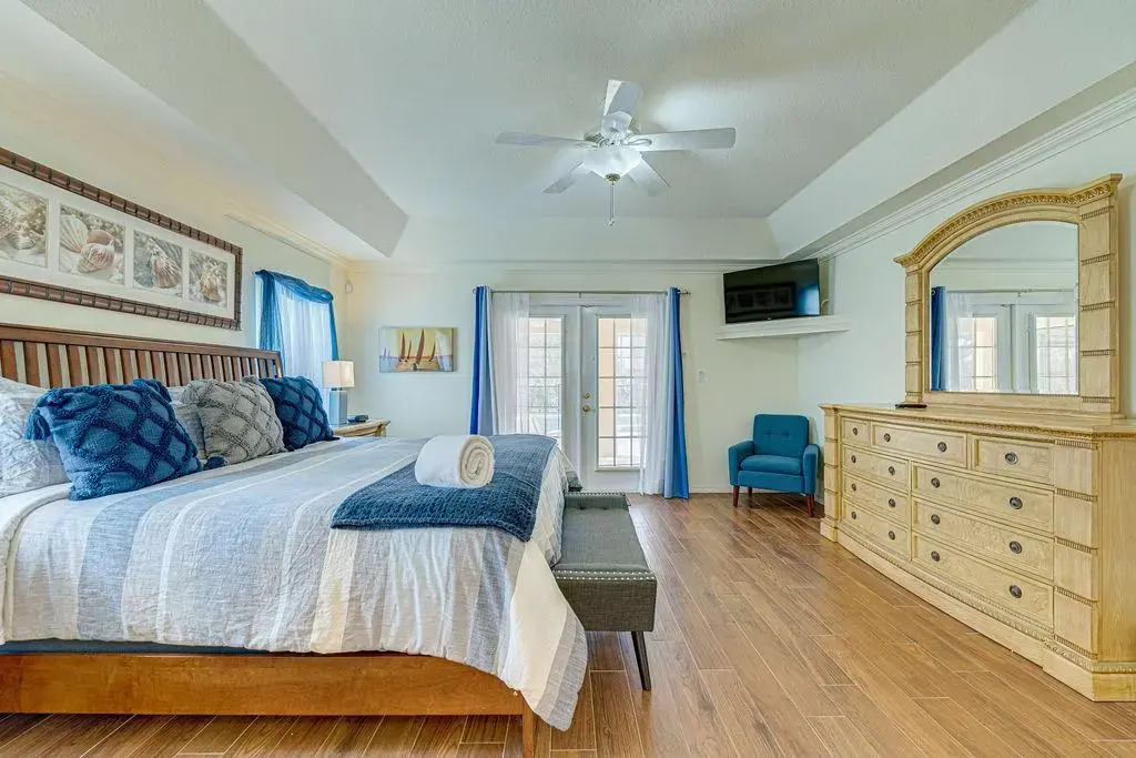 Spacious 4 Bed South Facing Pool Villa Near Disney
