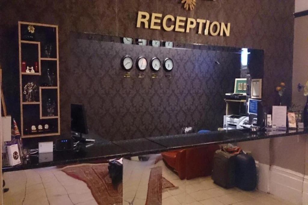 Hyde Park Court Hotel