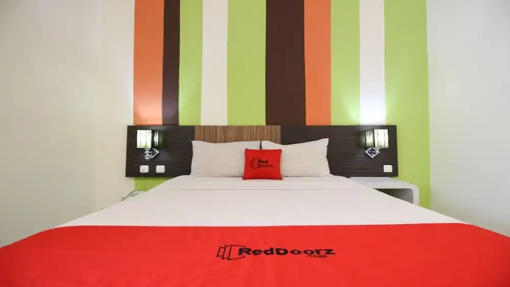 RedDoorz Plus near Keraton Yogyakarta 2